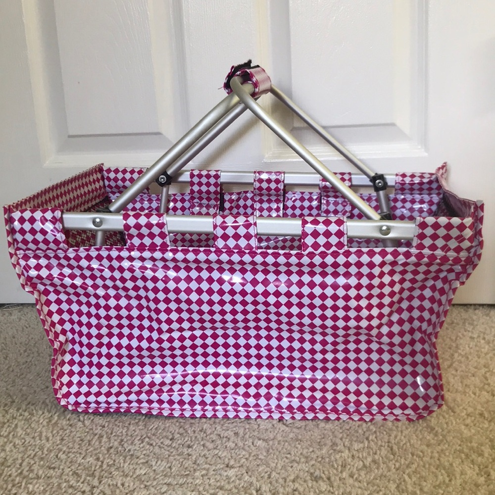Claspable Pink Diamond Checkered Oil Cloth Bag